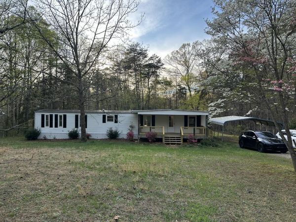 445 Jessteen LN , Bassett, VA 24055