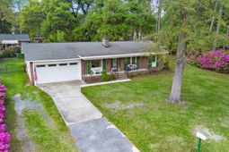 512 Dogwood Circle photo 4