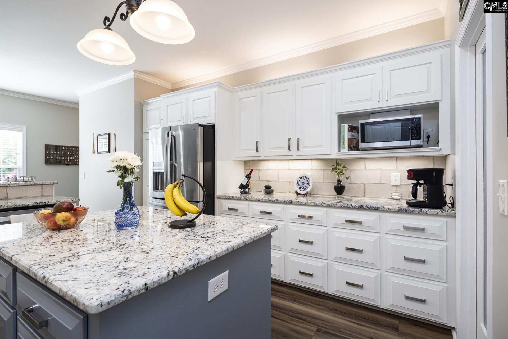 988 Veterans Row Photo 14