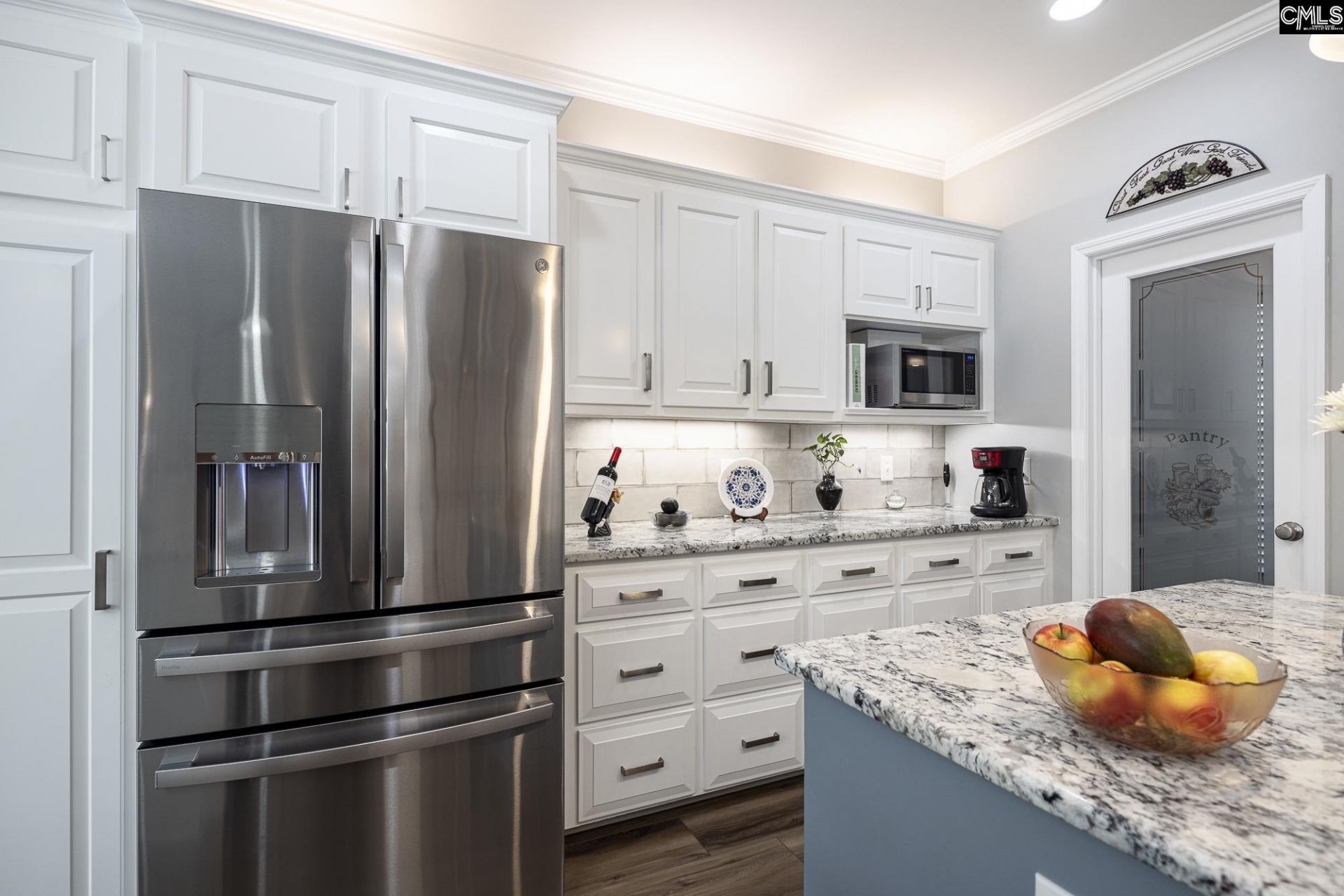 988 Veterans Row Photo 15