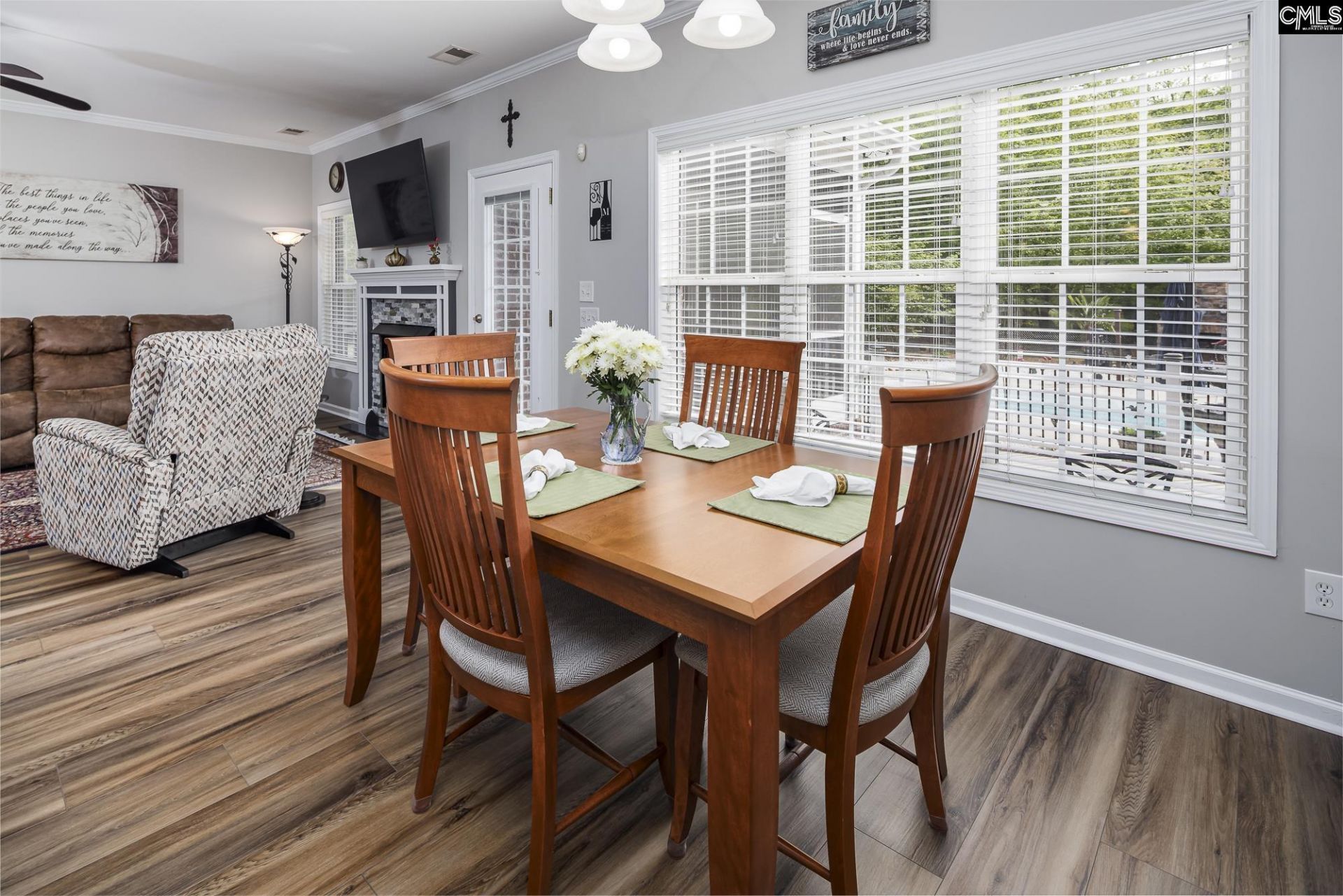 988 Veterans Row Photo 18