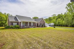 988 Veterans Row photo 4