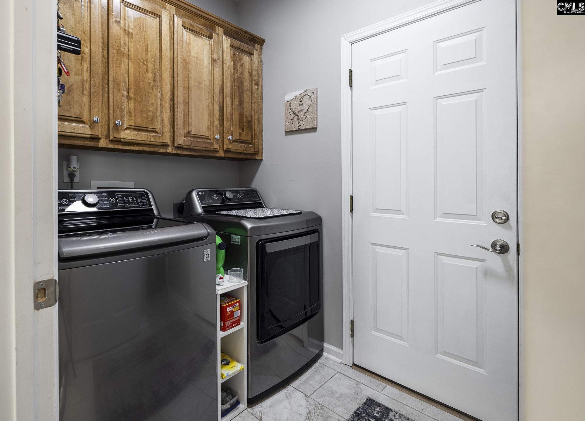 988 Veterans Row Photo 22