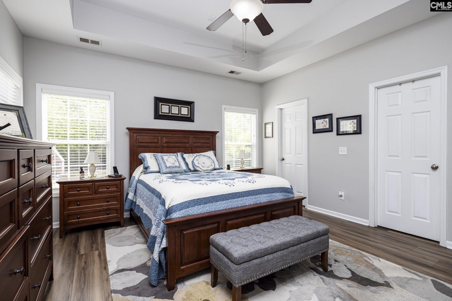 988 Veterans Row Photo 23