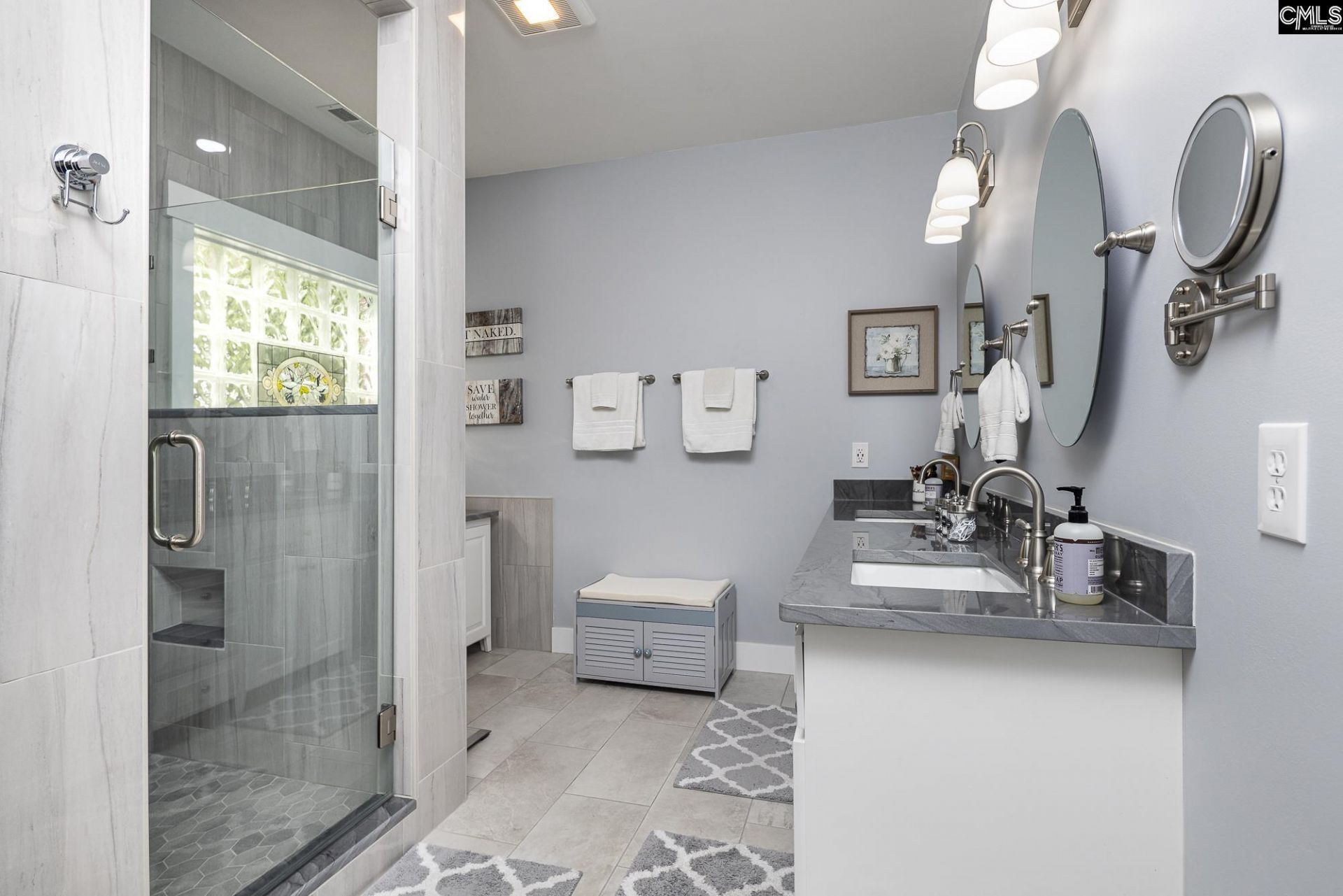 988 Veterans Row Photo 25