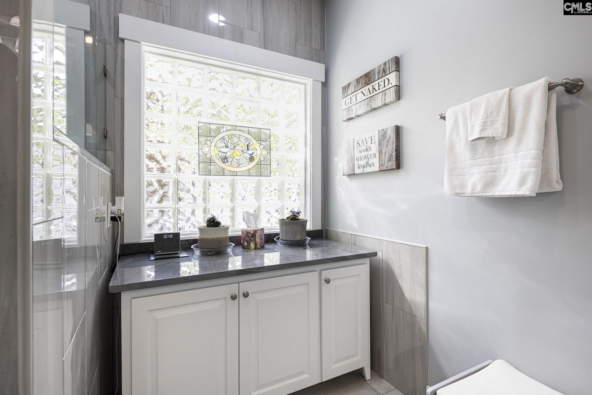 988 Veterans Row Photo 27