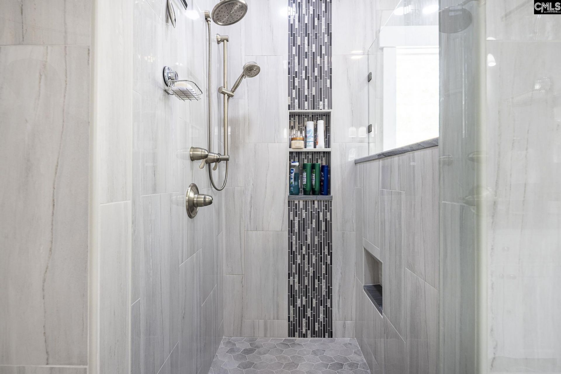 988 Veterans Row Photo 29