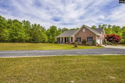 988 Veterans Row photo 4