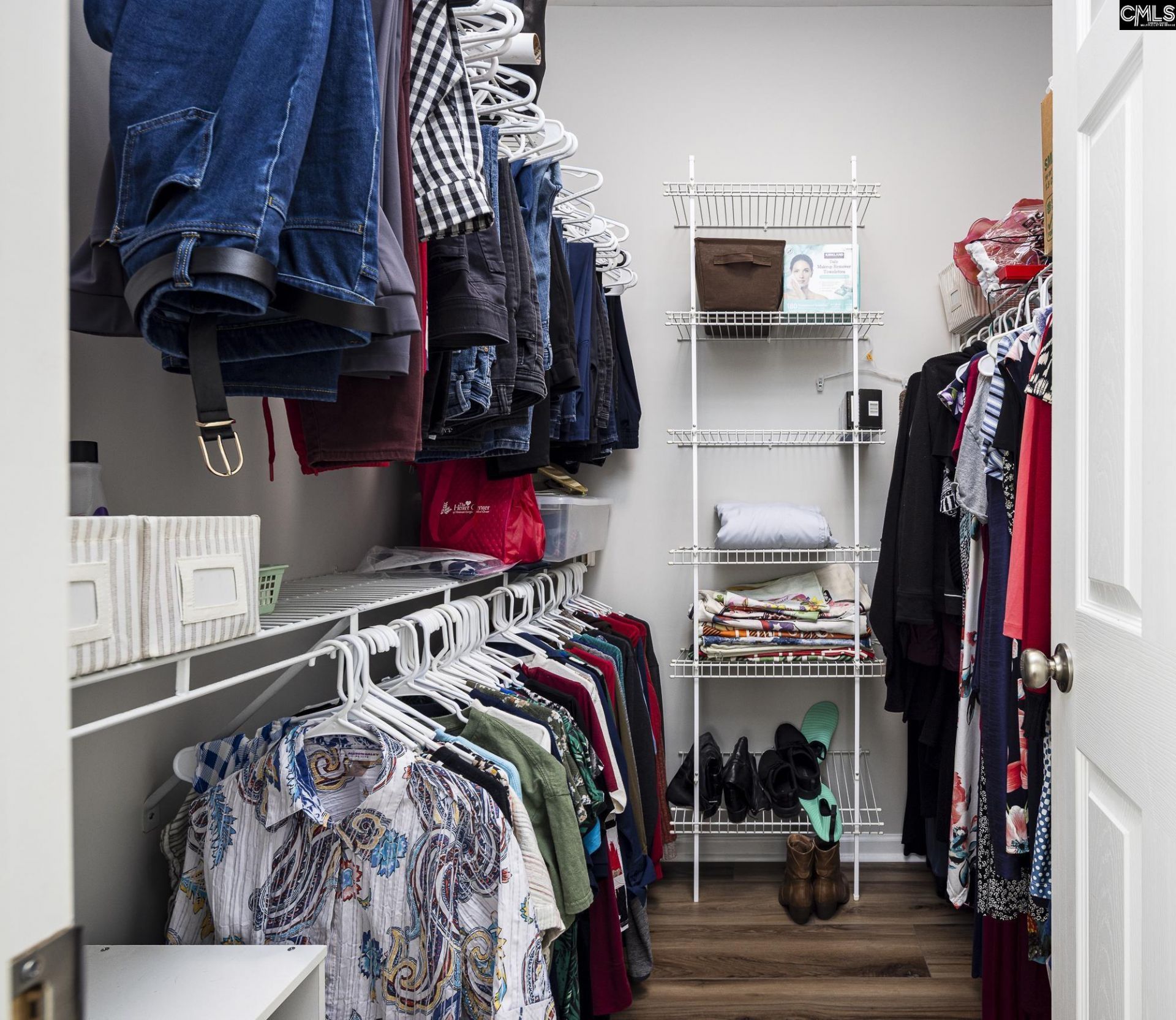 988 Veterans Row Photo 30