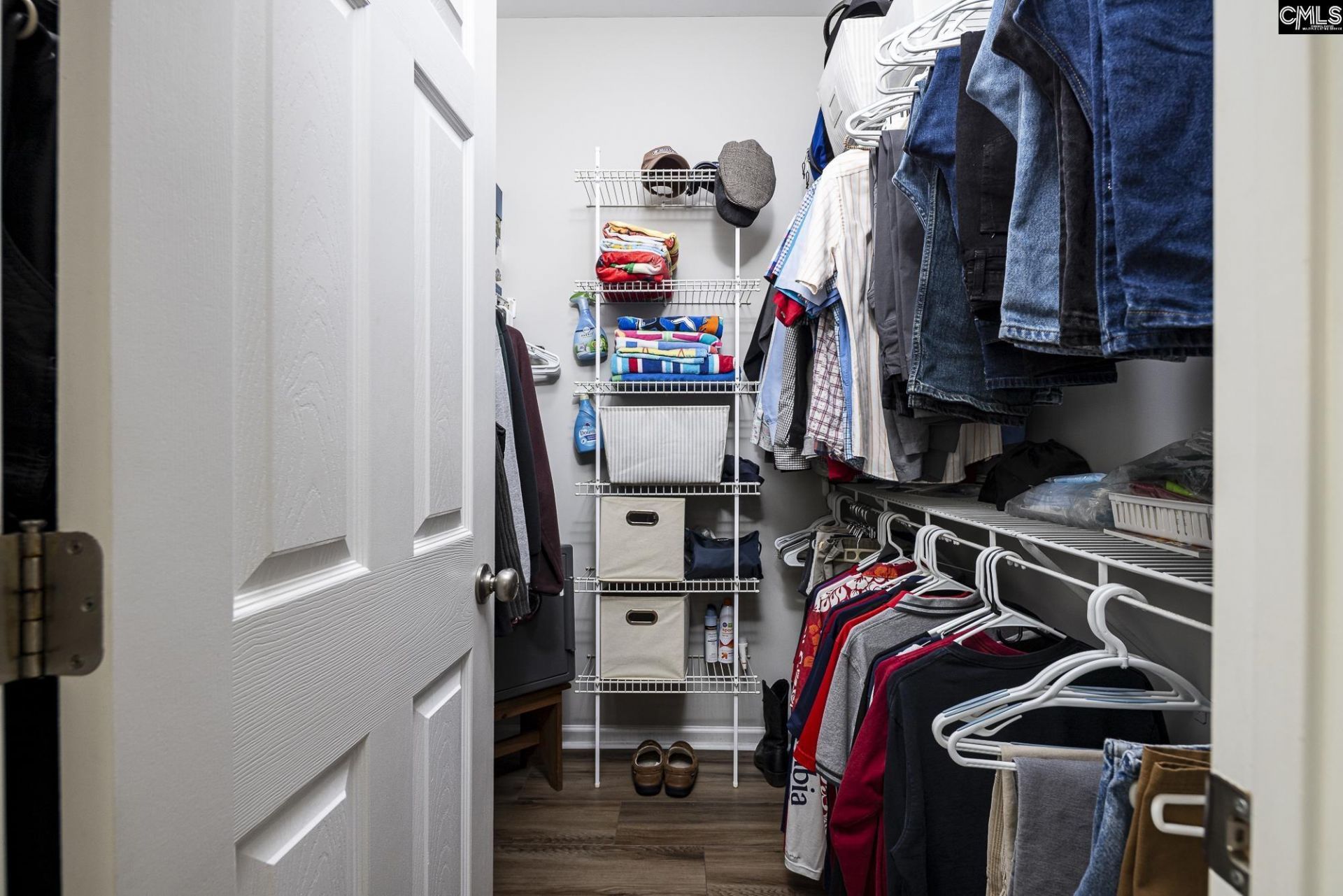 988 Veterans Row Photo 31