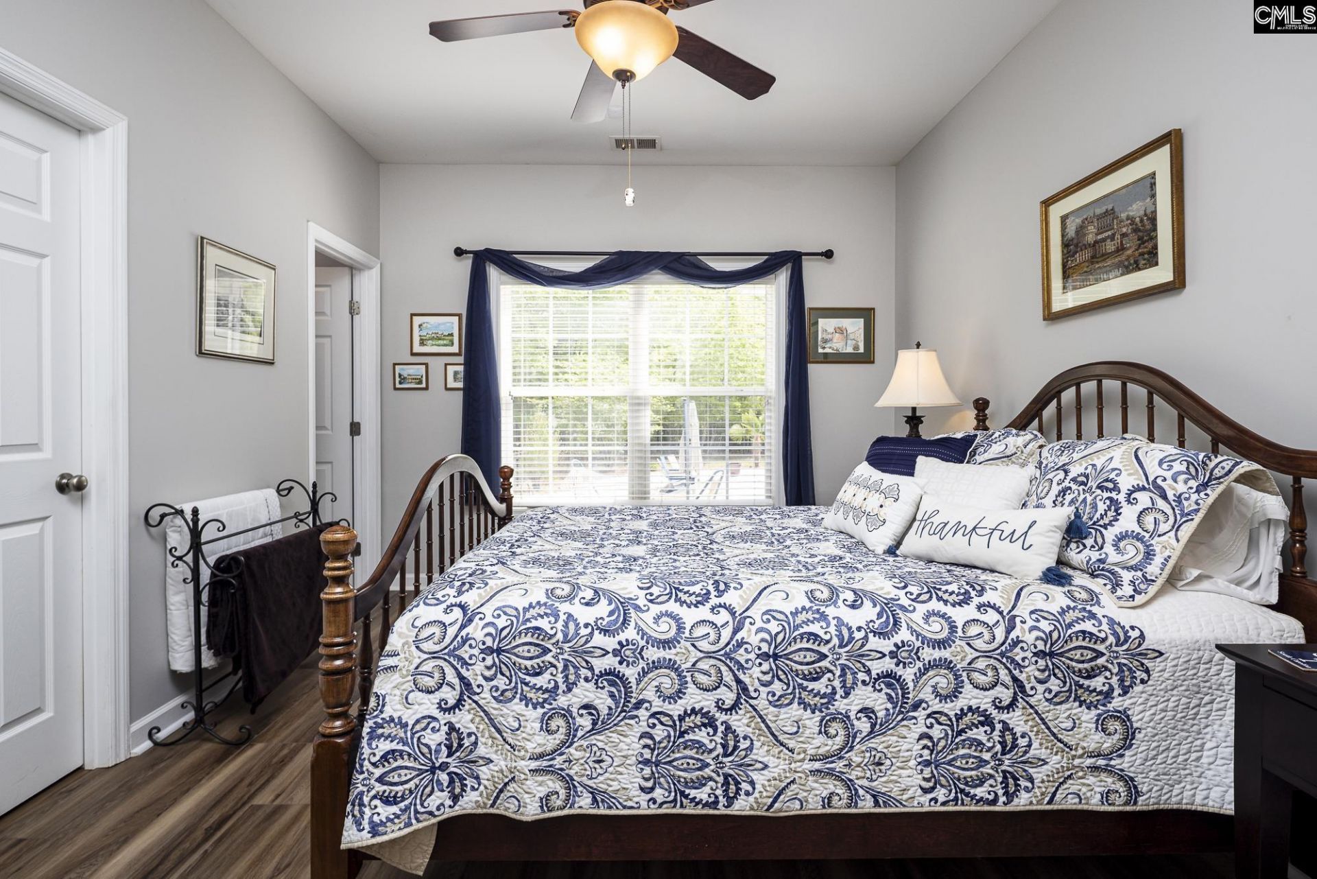 988 Veterans Row Photo 32