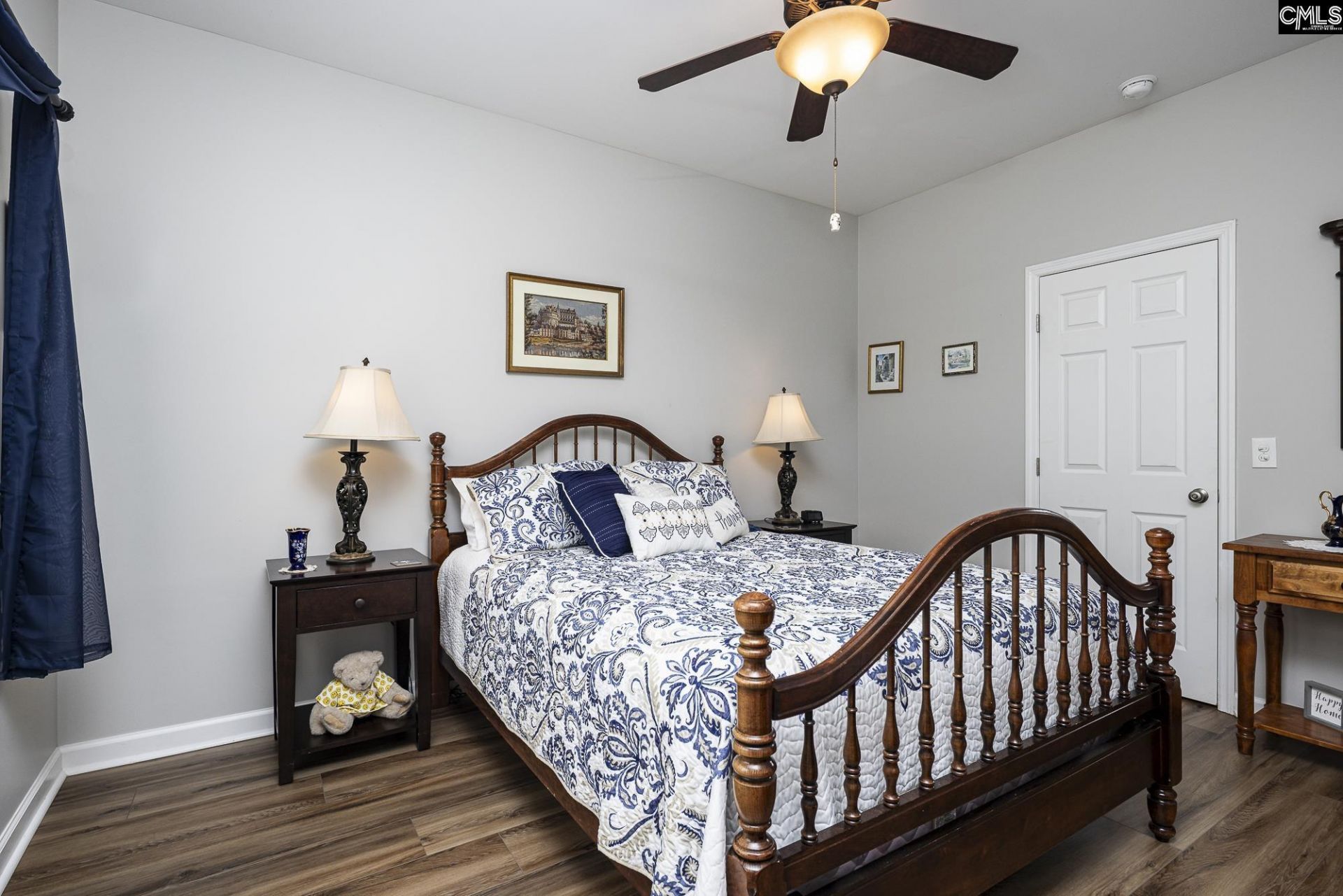 988 Veterans Row Photo 33