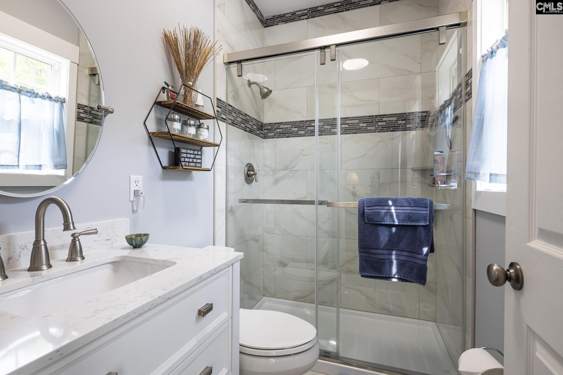 988 Veterans Row Photo 34