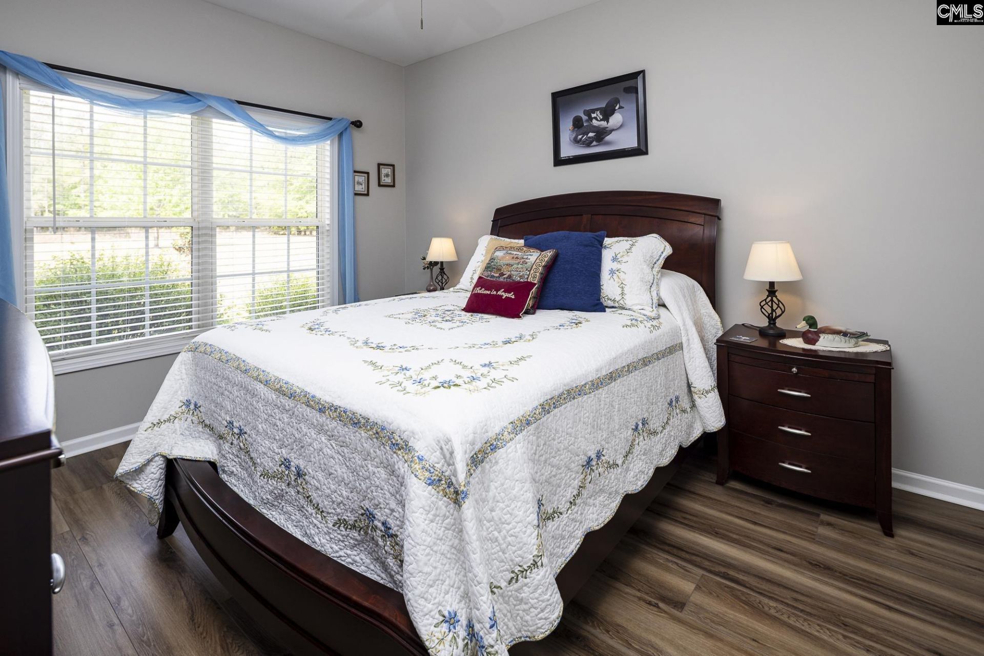 988 Veterans Row Photo 35