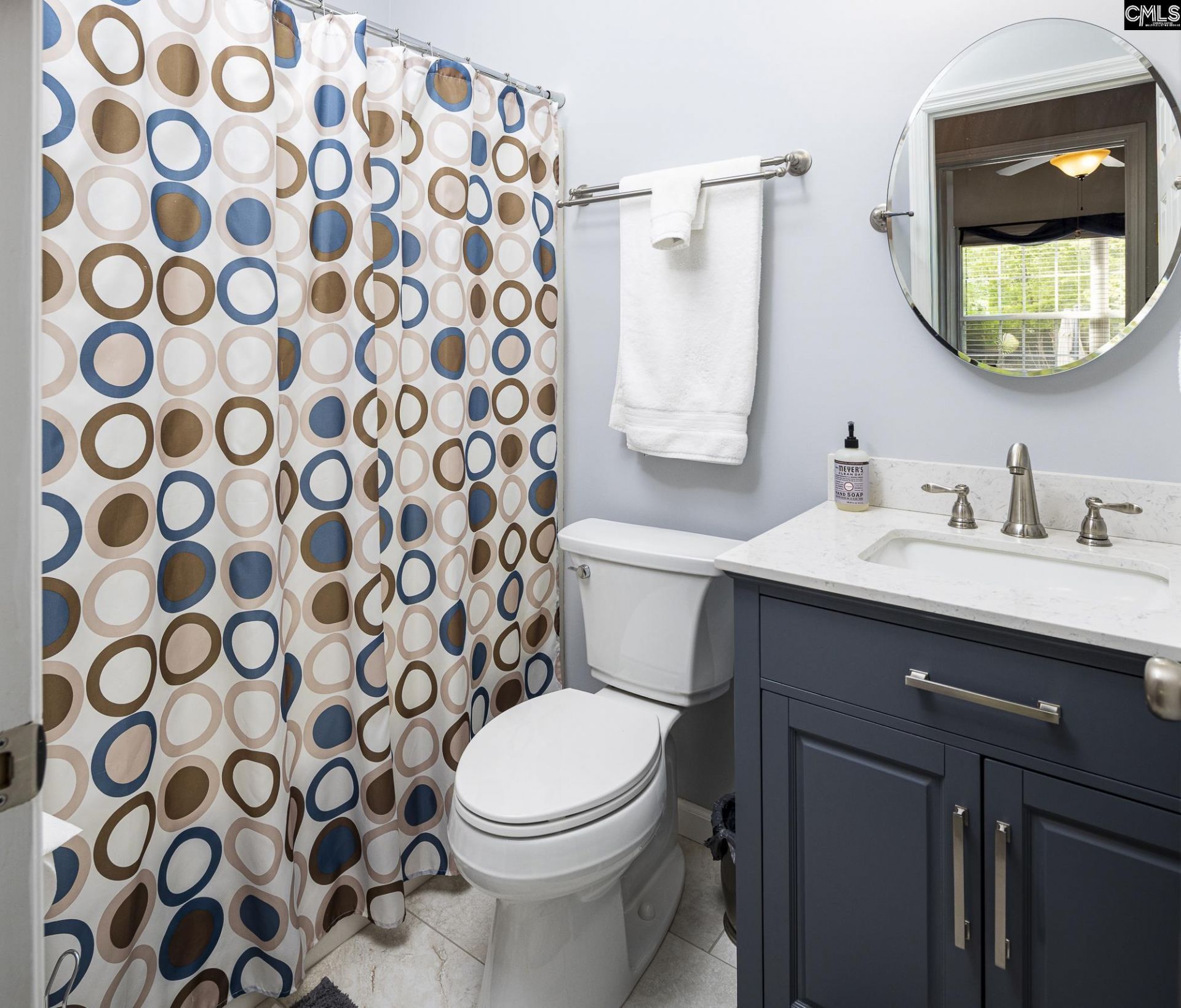 988 Veterans Row Photo 36