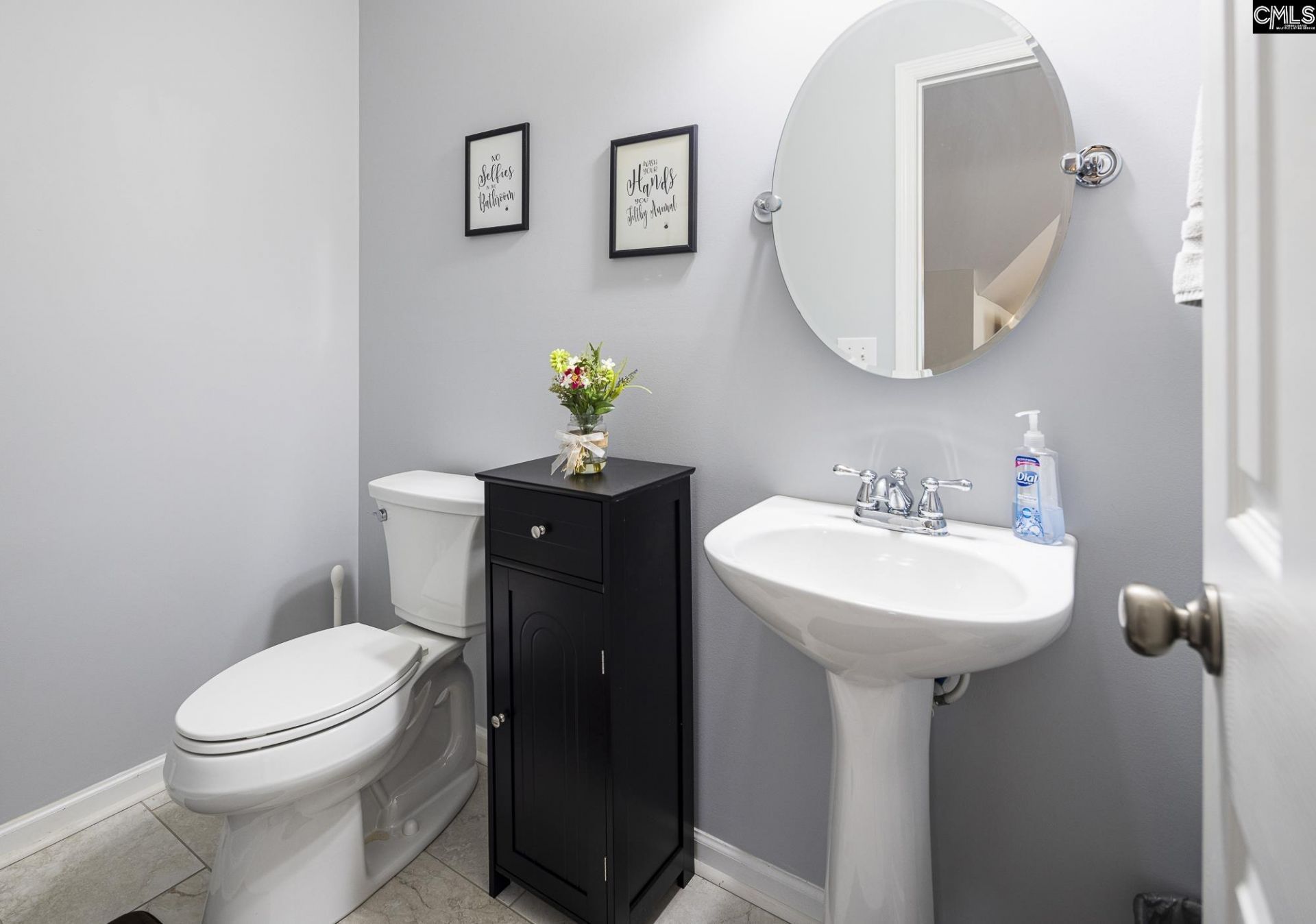 988 Veterans Row Photo 39