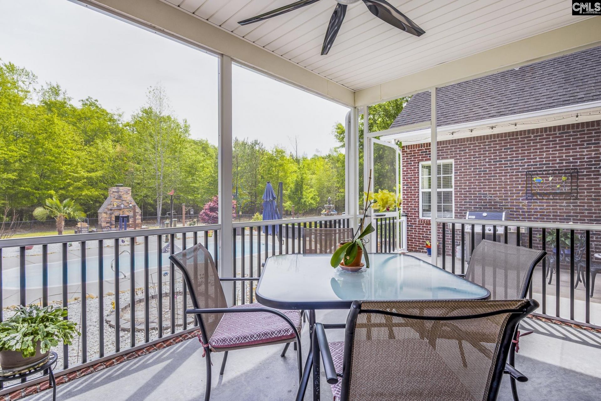 988 Veterans Row Photo 40