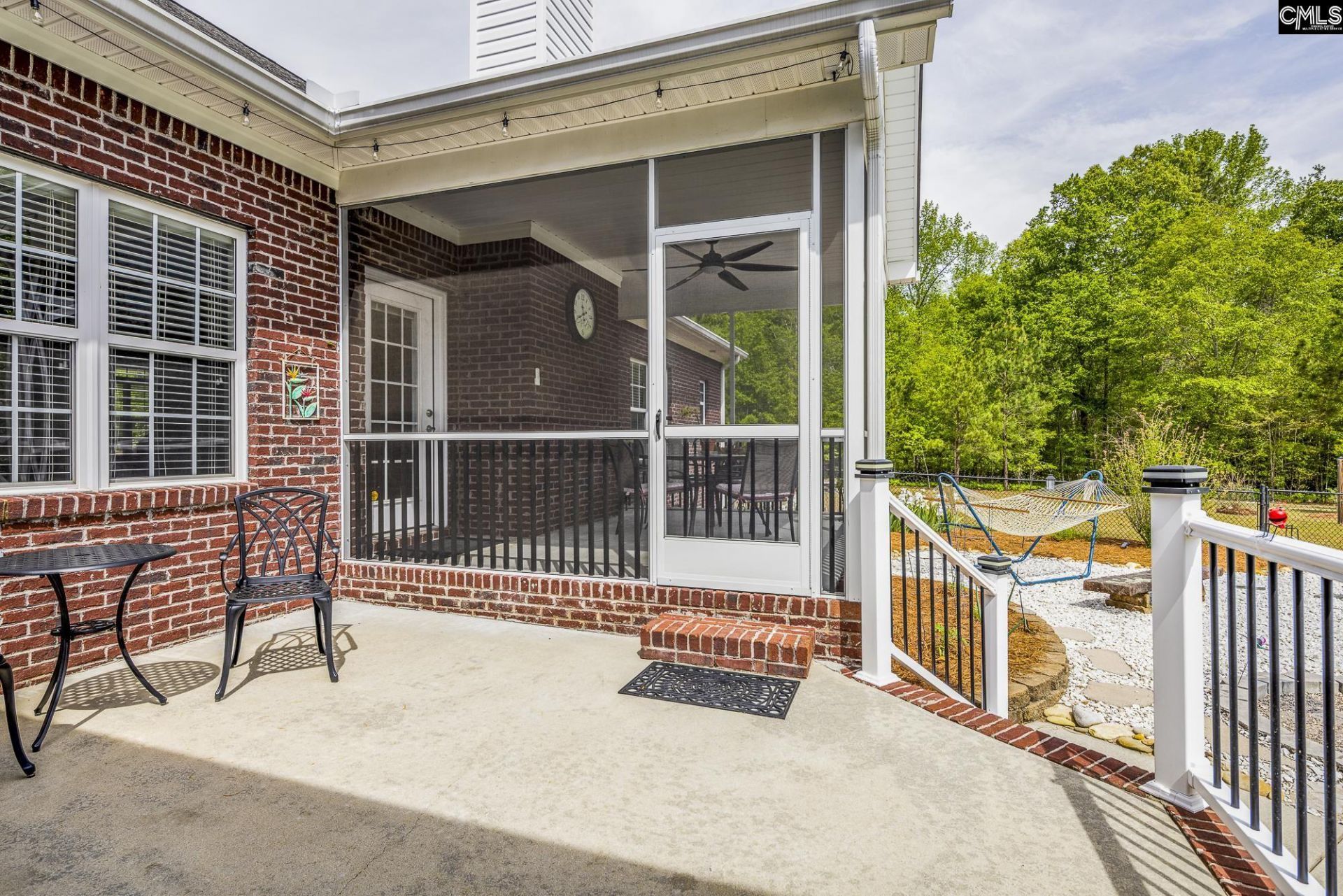 988 Veterans Row Photo 41