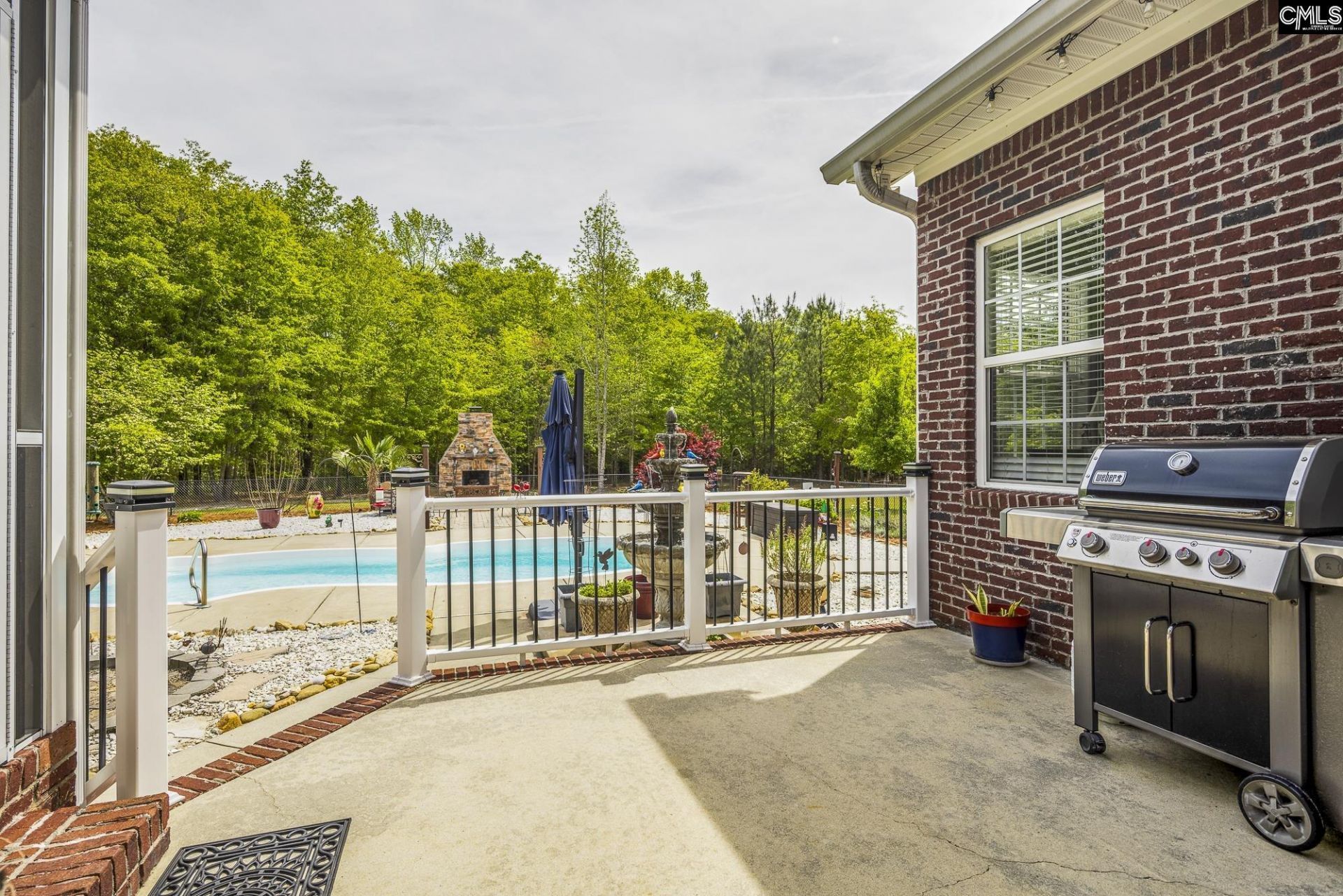 988 Veterans Row Photo 42