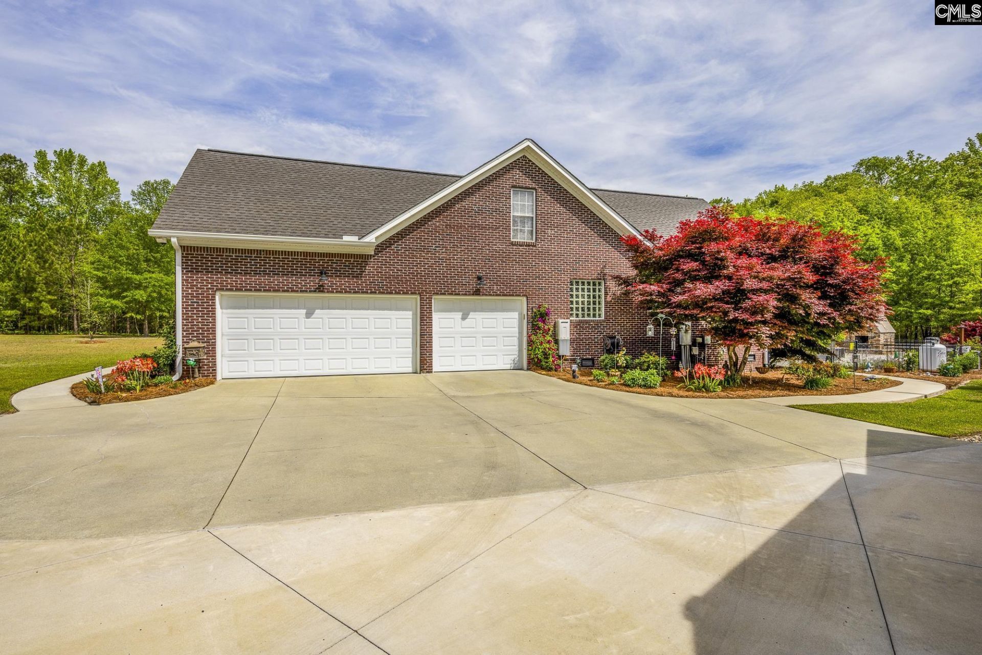 988 Veterans Row Photo 5