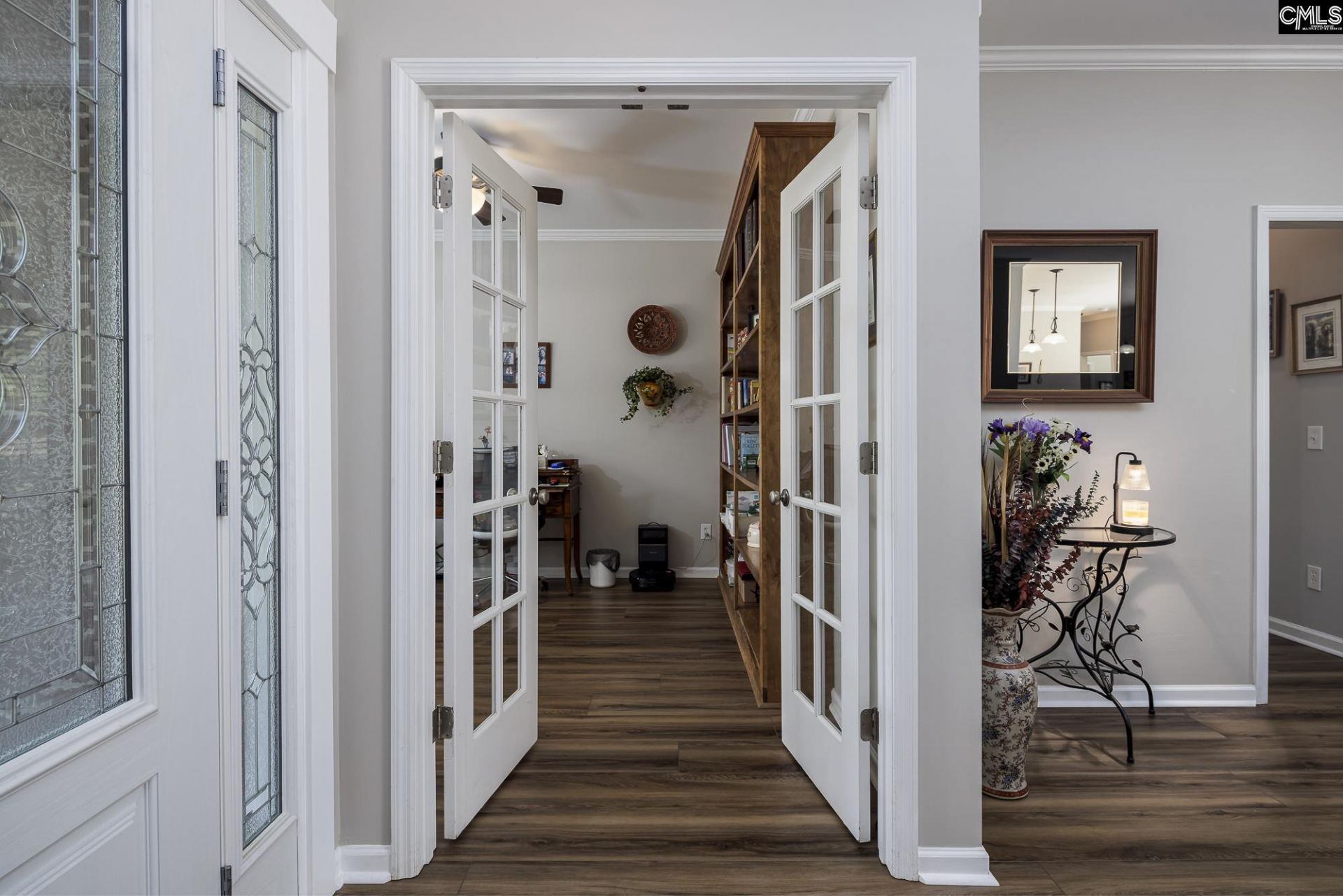 988 Veterans Row Photo 7