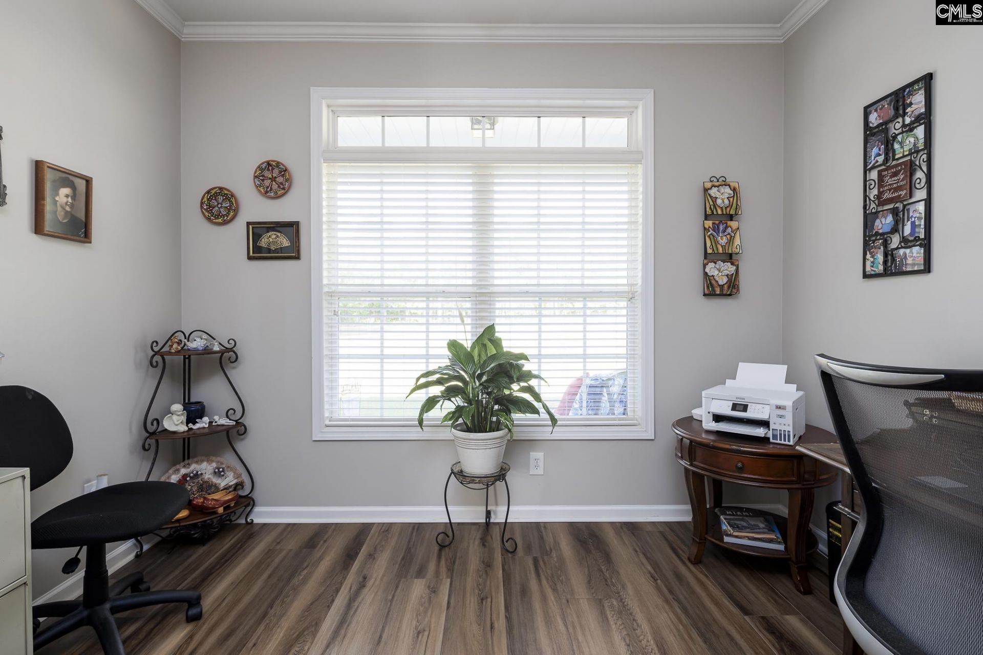 988 Veterans Row Photo 8