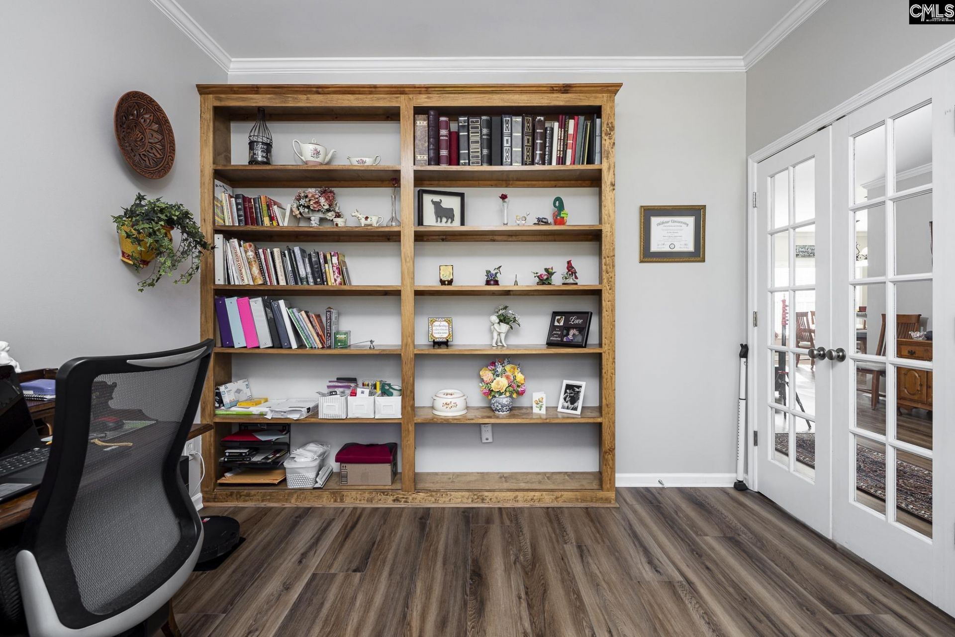 988 Veterans Row Photo 9