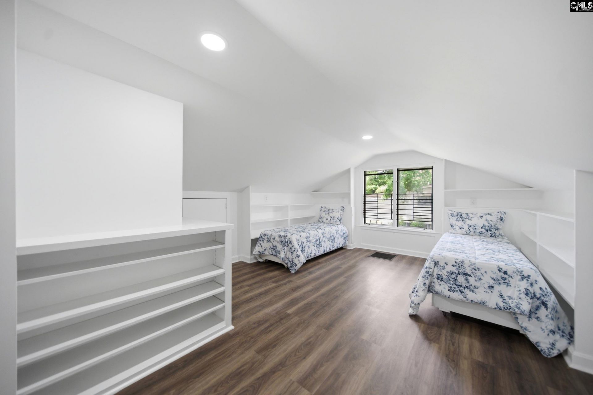 907 Amelia Street  Photo 32