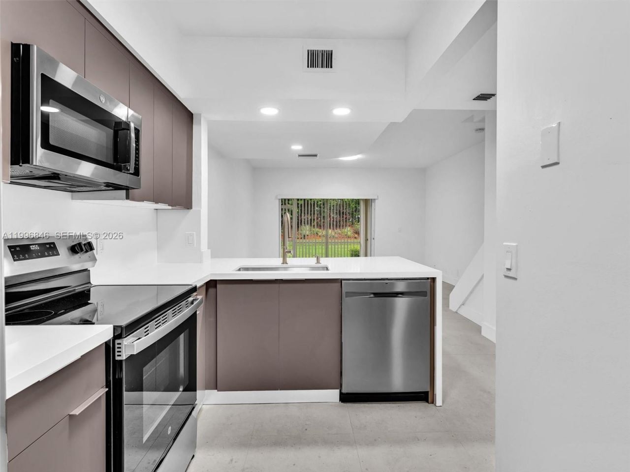 8 Key West Ct, Unit 8, Weston, FL 33326 Photo
