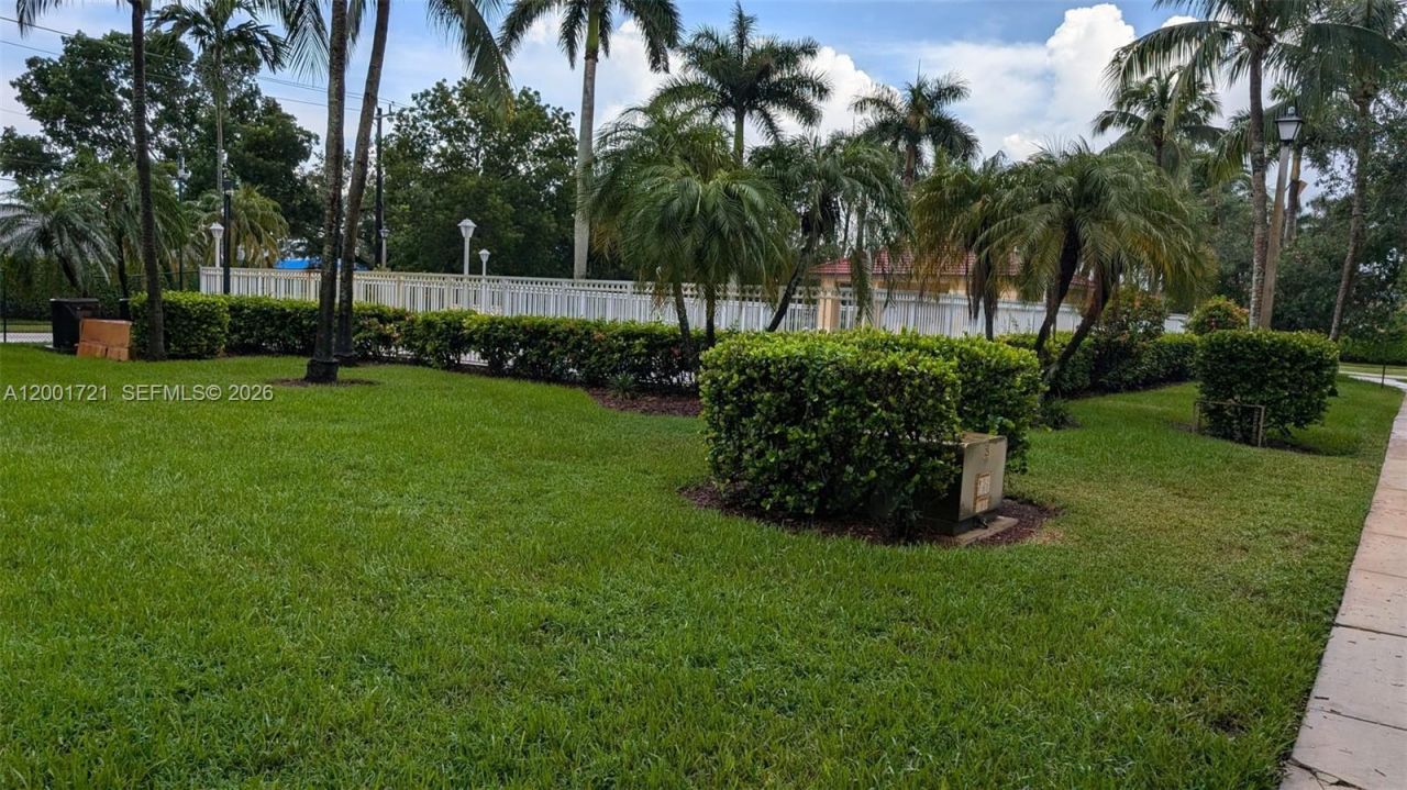 213 E Forest Oak Cir, Unit 213, Davie, FL 33325 Photo