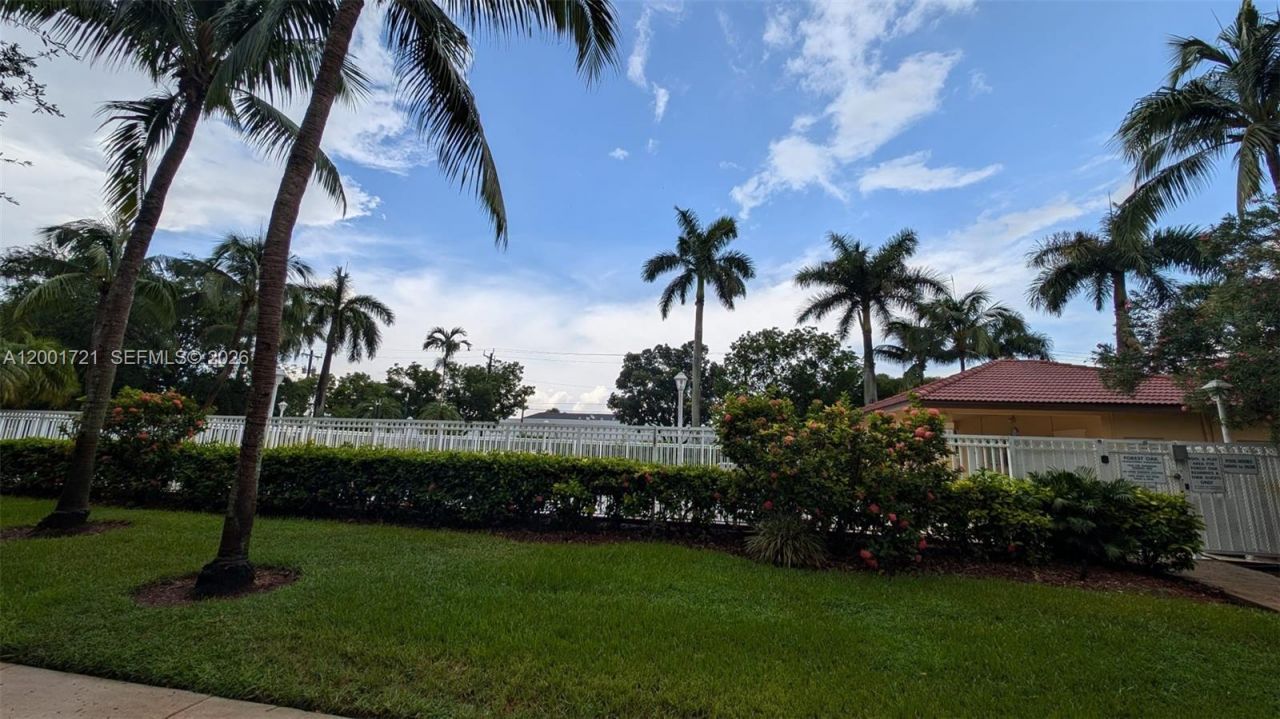 213 E Forest Oak Cir, Unit 213, Davie, FL 33325 Photo