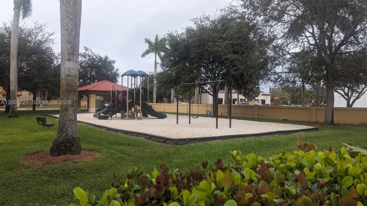213 E Forest Oak Cir, Unit 213, Davie, FL 33325 Photo