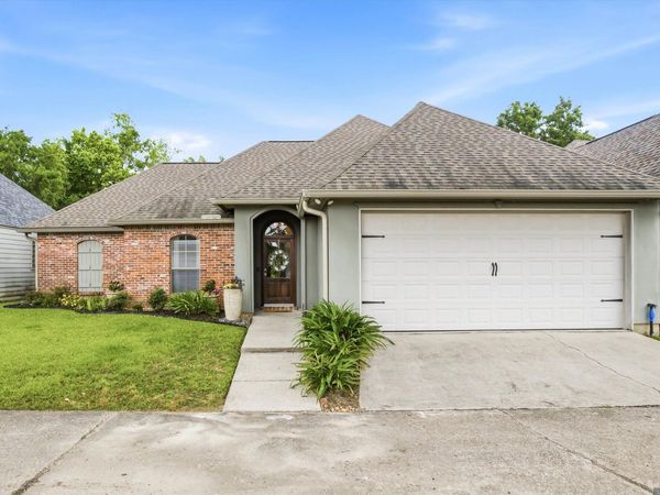 8629 E Cypress Point Ct, Baton Rouge, LA 70809