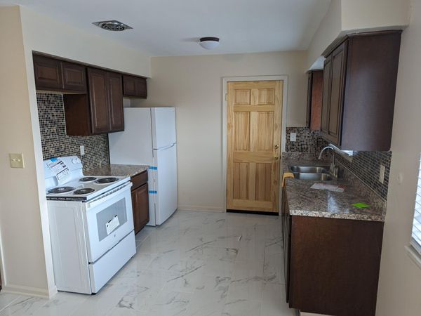 25337 S Montmartre Court, Unit 2, Oak Park, MI 48237