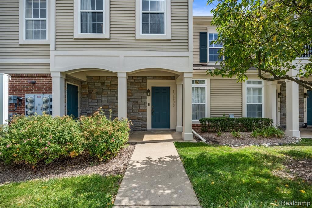 17200 Addington Drive , Commerce Township, MI 48390 Main Photo