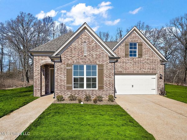 836 Coahoma Court, Nesbit, MS 38651