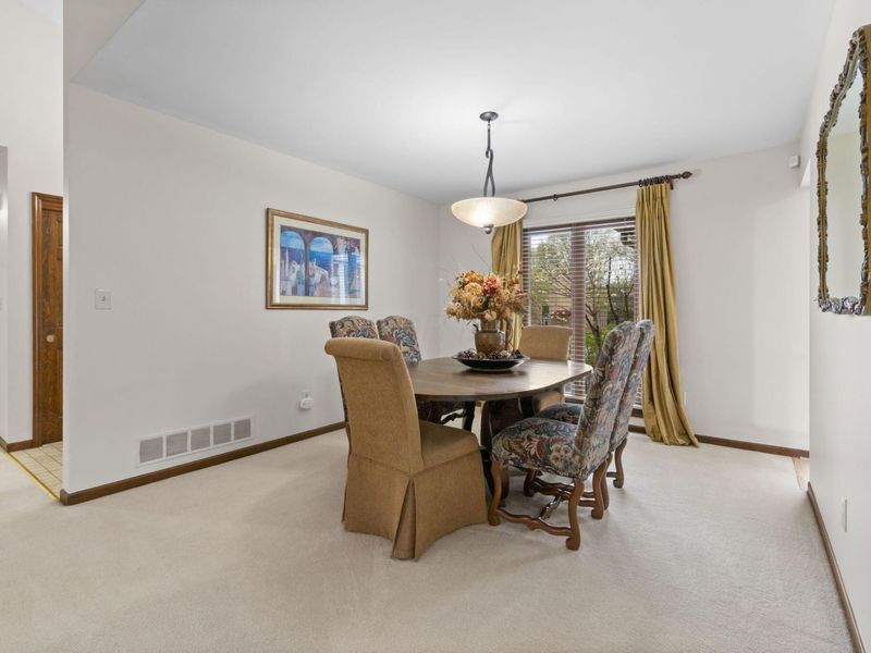 6696 Maplebrook Lane, Columbus, OH 43235 Photo 12