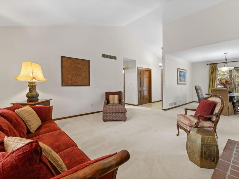 6696 Maplebrook Lane, Columbus, OH 43235 Photo 8