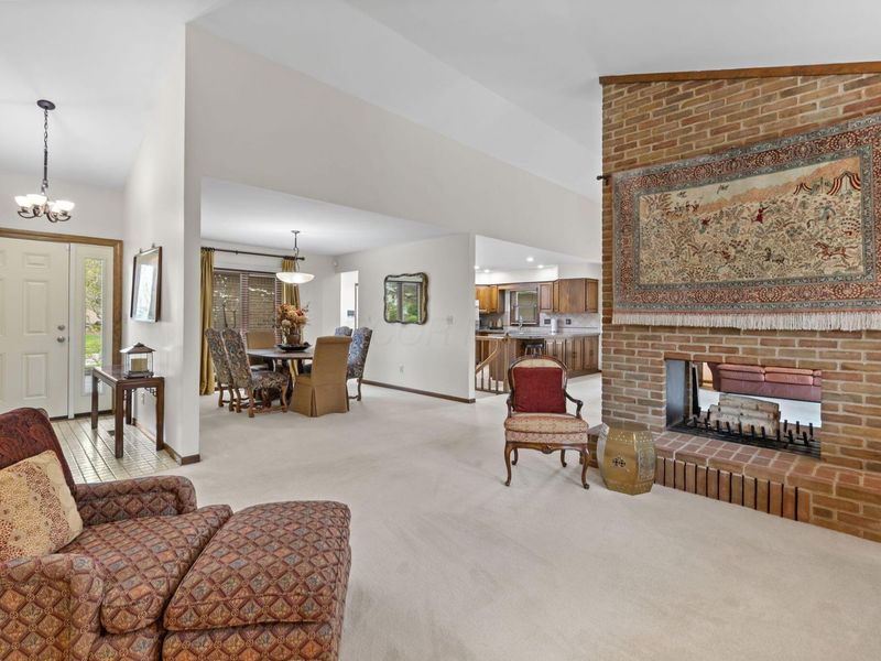 6696 Maplebrook Lane, Columbus, OH 43235 Photo 9