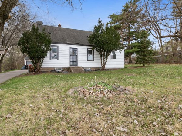 1612 County Road C E, Maplewood, MN 55109