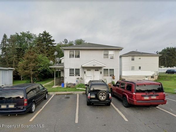 880 W Oak Street, Old Forge, PA 18518