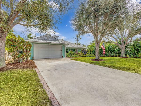 9122 SE Pomona Street, Hobe Sound, FL 33455