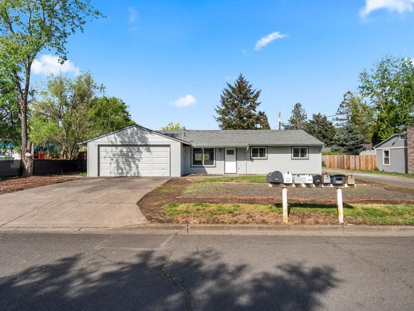 2711 Elliott Avenue, Medford, OR 97501