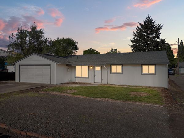 2711 Elliott Avenue, Medford, OR 97501