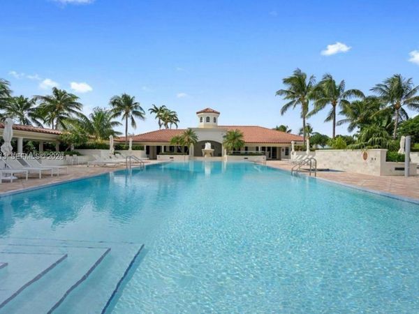 20000 E Country Club Dr , Unit 906, Aventura, FL 33180