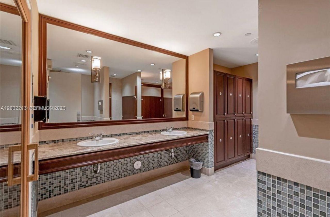 20000 E Country Club Dr , Unit 906, Aventura, FL 33180 Photo