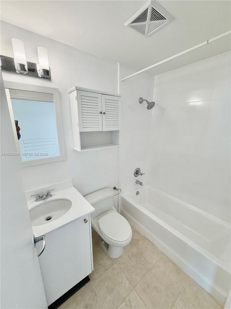 60 SW 13th St , Unit 1605, Miami, FL 33130 Photo