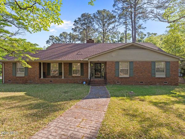 708 Frederick Avenue , Laurinburg, NC 28352