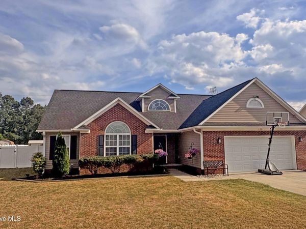 175 Sandspur Court, Raeford, NC 28376