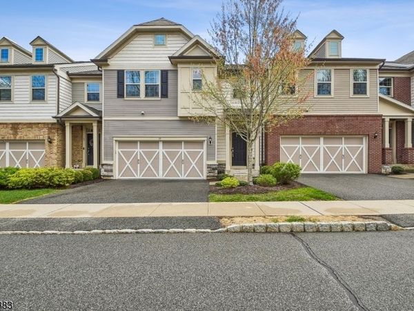 35 Albert Ct, Randolph, NJ 07869